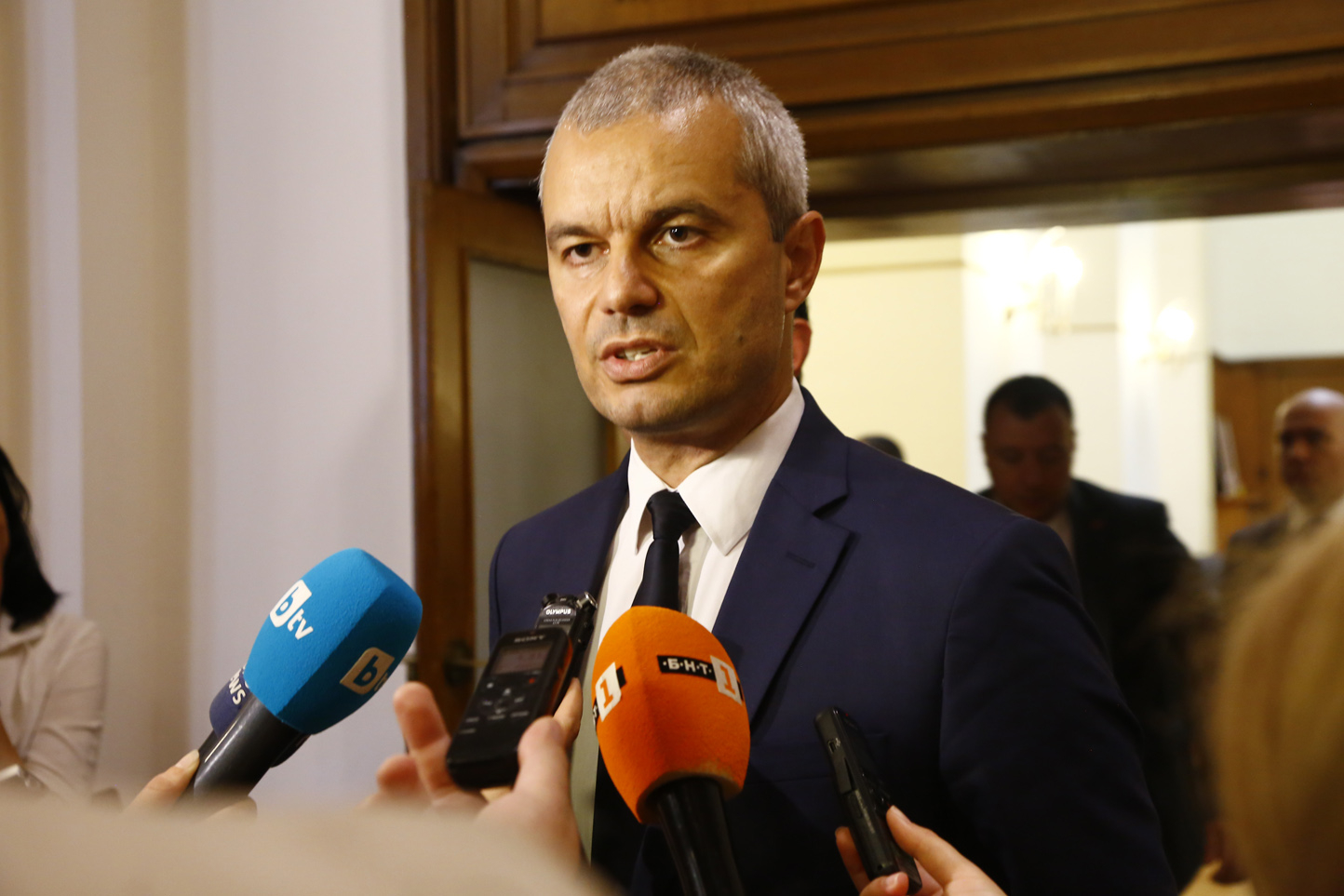Костадинов огласи какъв кабинет ще управлява България