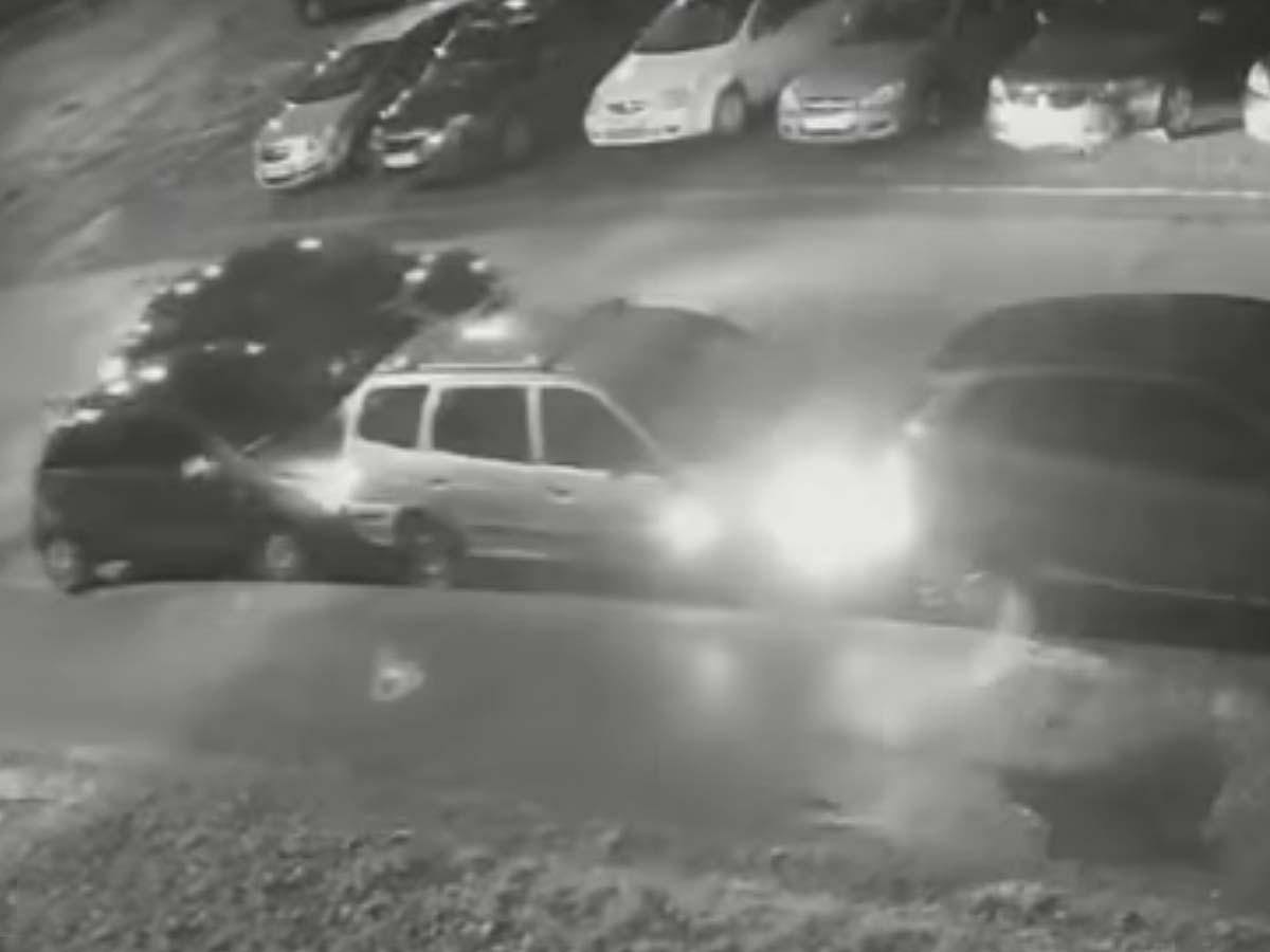 Екшън като на филм: Пияната Красимира запали семейното Ауди, блъсна 4 паркирани коли и избяга
