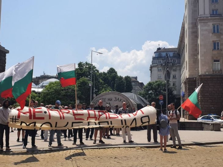 ВМРО: Кириле, кажи си! Защо избяга през задния вход? СНИМКИ