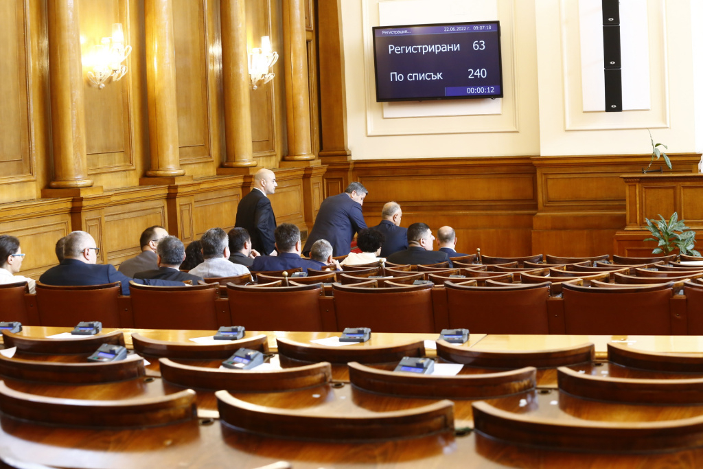 ГЕРБ-СДС предлага по-кратка коледна ваканция на депутатите