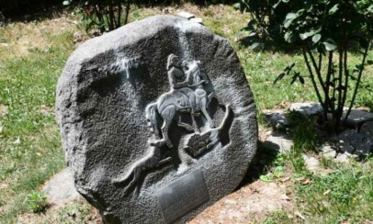 Поругаха български паметник в Скопие