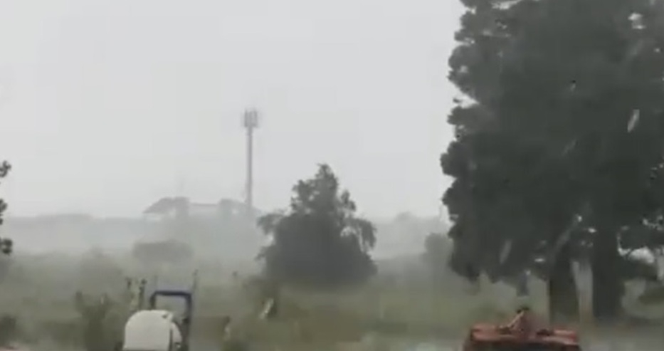 Буря помля село в Южна България ВИДЕО 