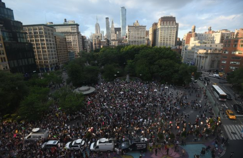 В САЩ става страшно, масови протести заливат страната ВИДЕО