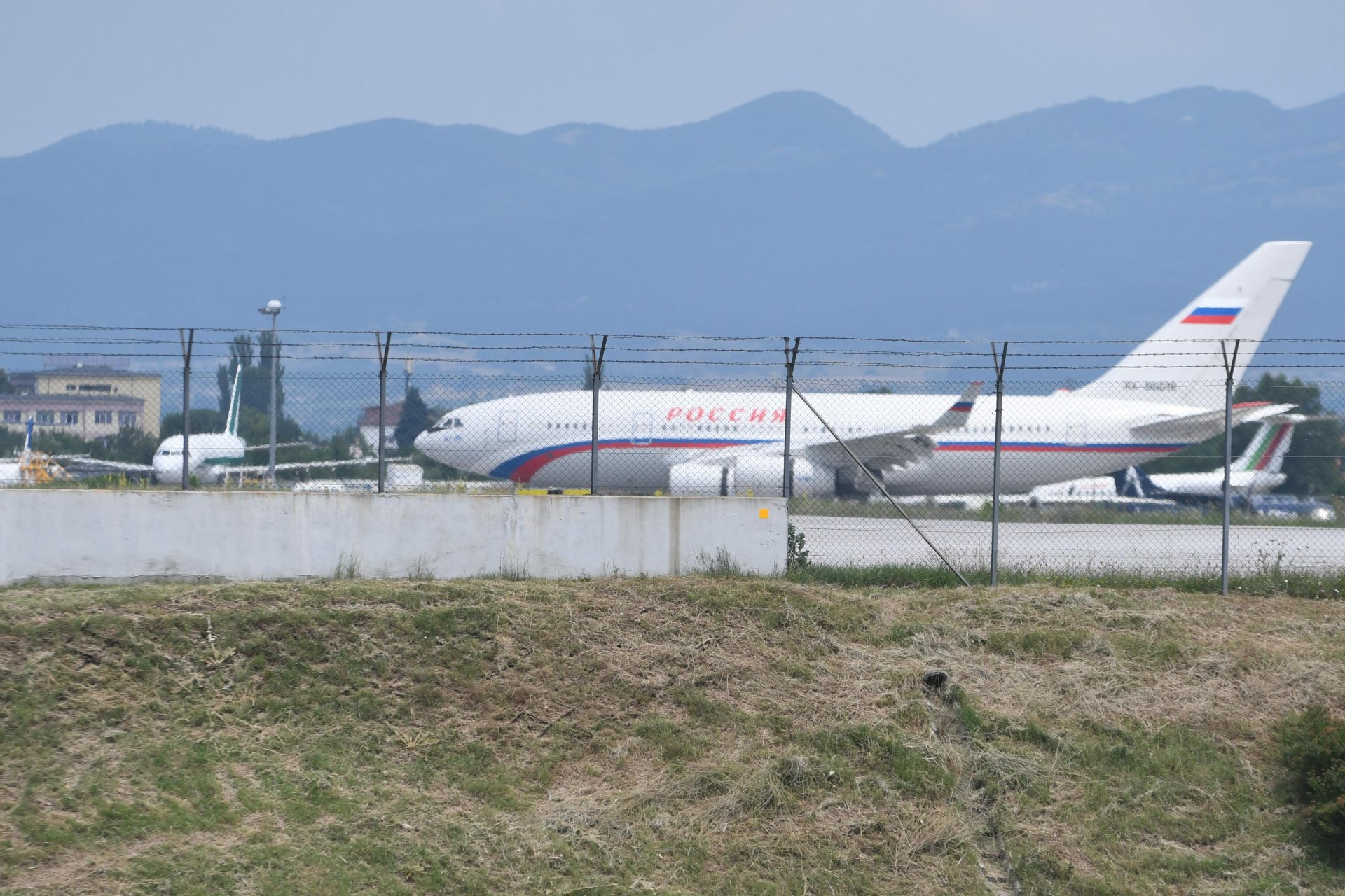 С еднопосочен билет: Самолетите с руските дипломати отлетяха за Москва