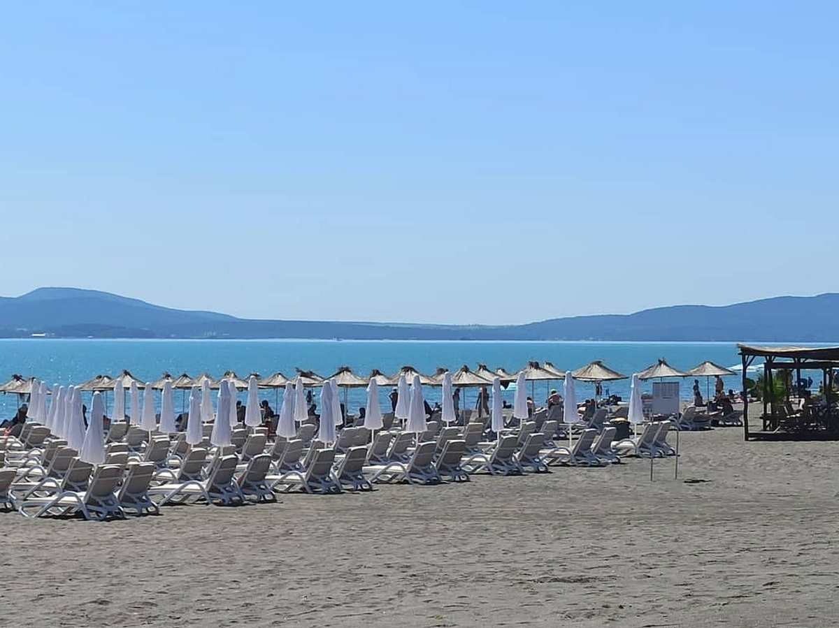 Хотелиери и туроператори се ожалиха: Сезонът по Черноморието започна зле