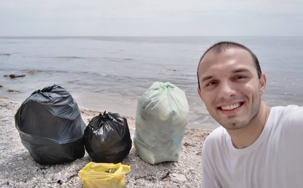 След 10 г. в Германия Светослав се прибра в България, за да събира боклуци