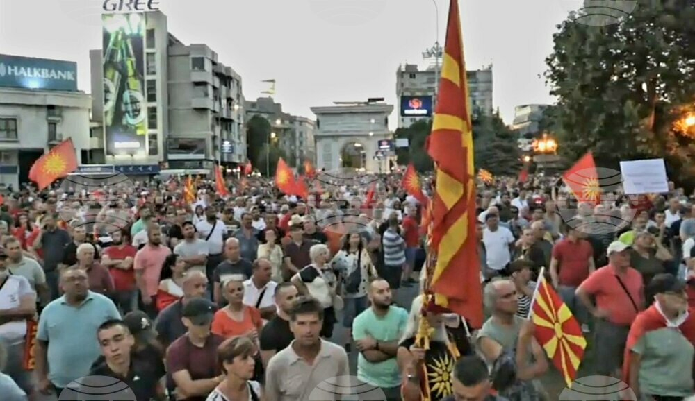 Обявиха блокади из цяла Северна Македония утре 