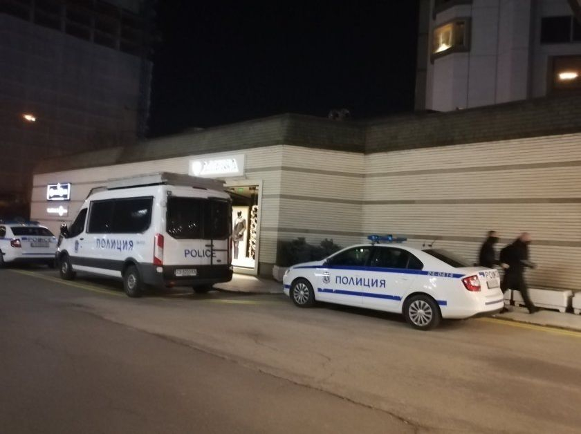 Полицията на крак заради масов бой в столичен хотел