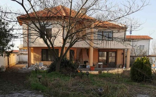 Обява за продажба на къща на 9 км от Пловдив ядоса мрежата СНИМКИ