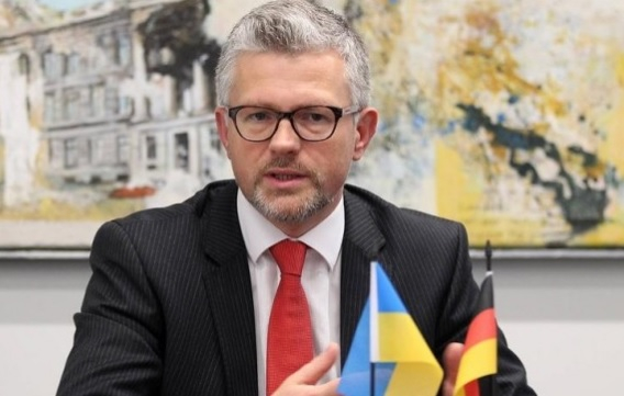 Германски депутат се сбогува с уволнения украински посланик с хитлеристки поздрави