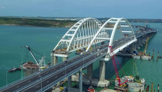 Най-защитеният мост в света - Кримският - става цел № 1 за Киев с оръжията от Запад