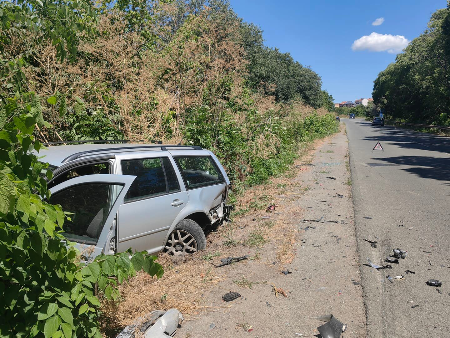 Блондинка с Порше помете Фолксваген край Ахелой СНИМКИ