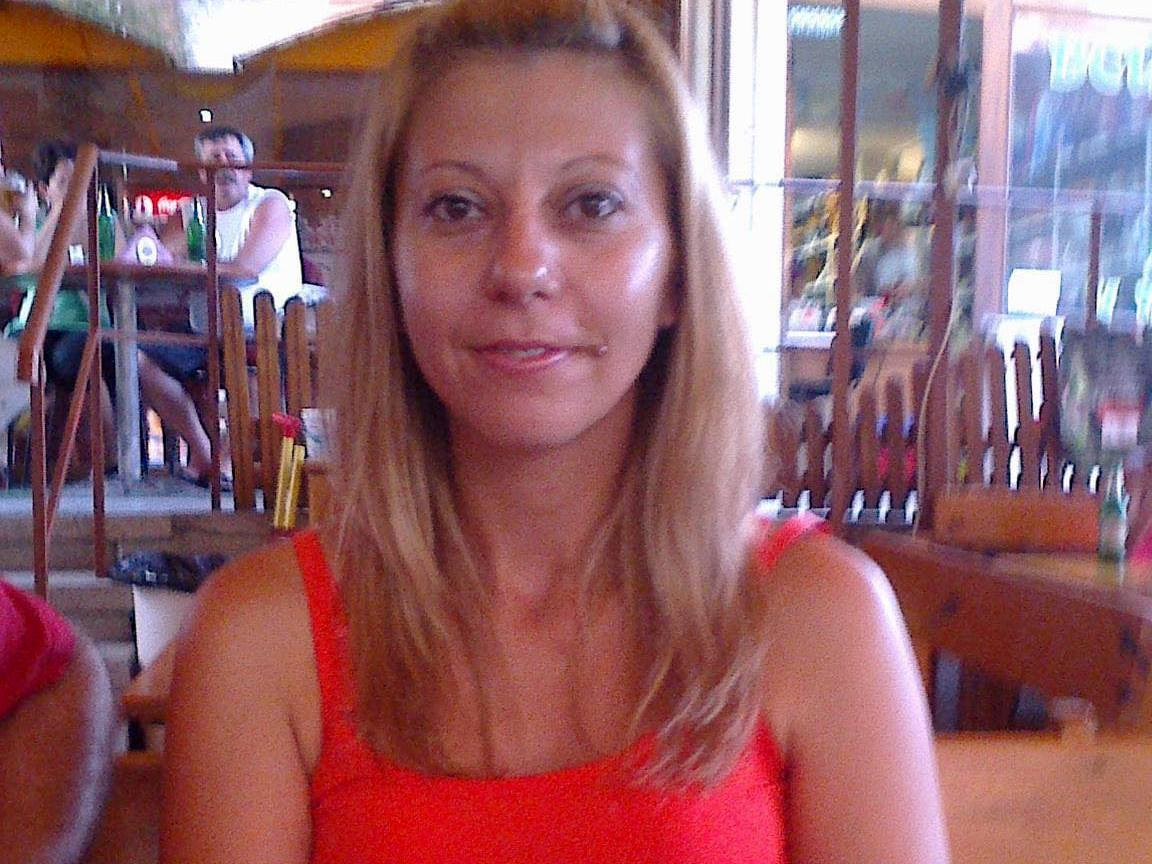 Красива и обичана учителка се самоуби със скок от 4-ия етаж в Бургас
