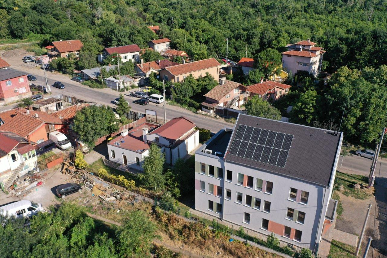 Социален център ще пести от сметки, като произвежда чиста енергия от слънцето