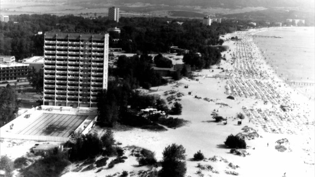 Той пак е тук: Германец не е пропускал почивка на Слънчев бряг от 1973 г. СНИМКИ