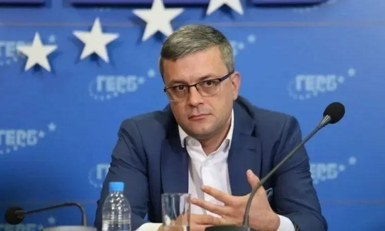 Биков призова Нинова веднага да върне третия мандат и Радев да насочи избори