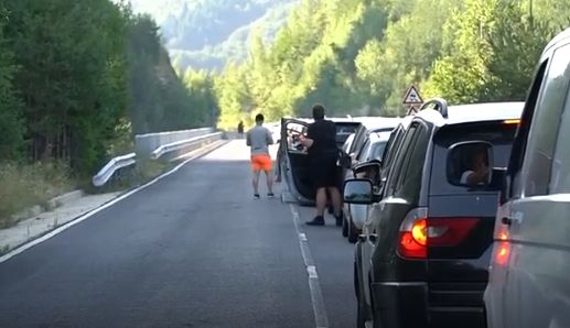 Българи и румънци затлачиха "Маказа", на шофьорите им се плаче ВИДЕО