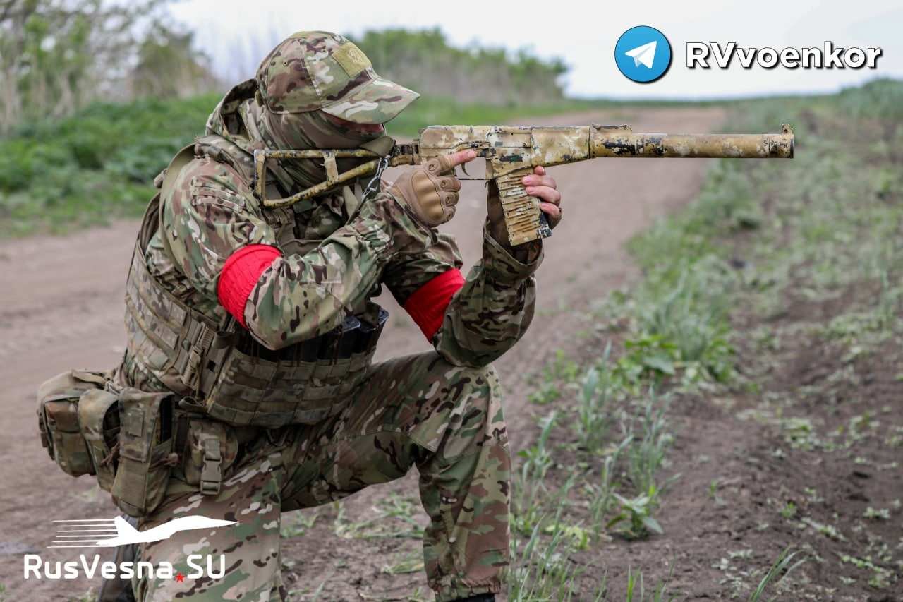 Благодарим на НАТО: Бойците от ЛНР показаха как използват трофейни оръжия ВИДЕО