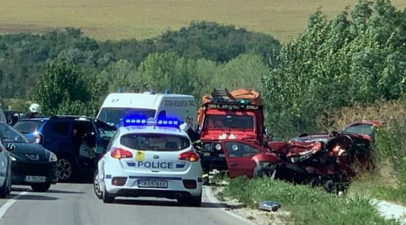 Брутална катастрофа с двама загинали на най-смъртоносния път в Северна България СНИМКИ