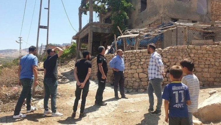 Паника в турско село заради клокочещи звуци изпод земята, местните бягат от къщите си СНИМКИ