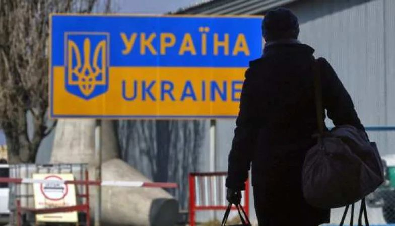 Автомобил на украински бежанци пламна като факла в Кърджали СНИМКА