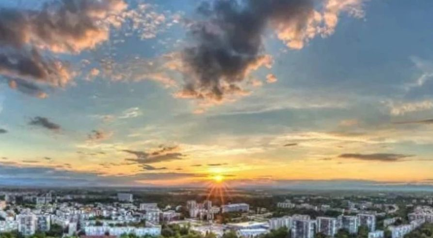 Страшна поличба в небето над Пловдив изплаши всички СНИМКИ