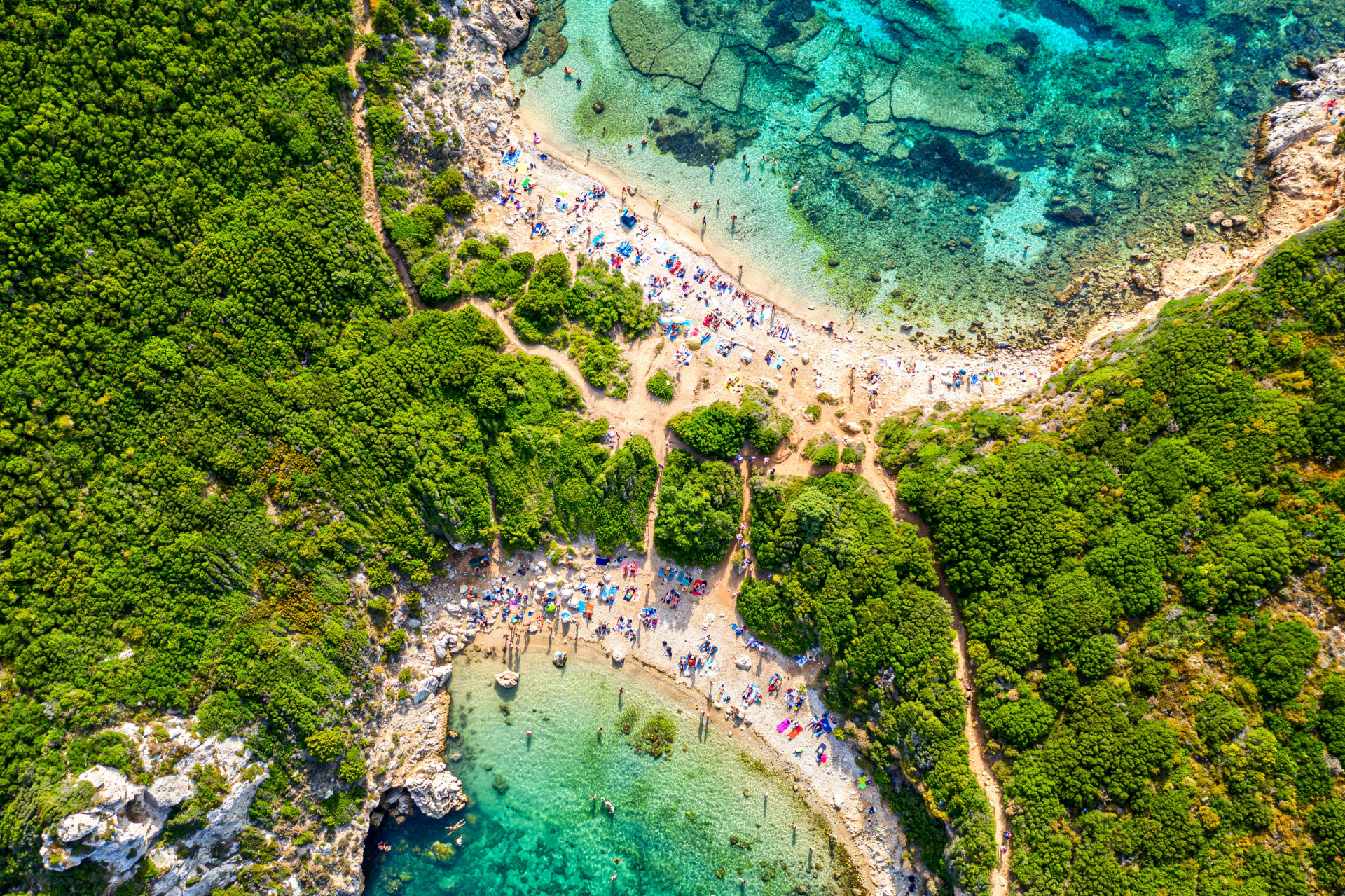 Не виждате двойно! Това са плажове-близнаци в Гърция