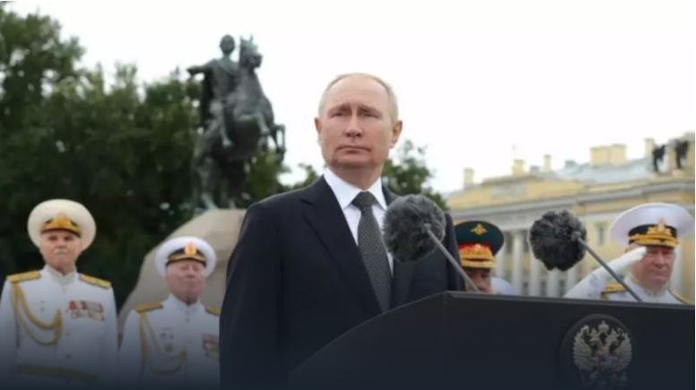 Mirror: Една фраза на Путин на парада в Санкт Петербург успя да предизвика тревога на Острова