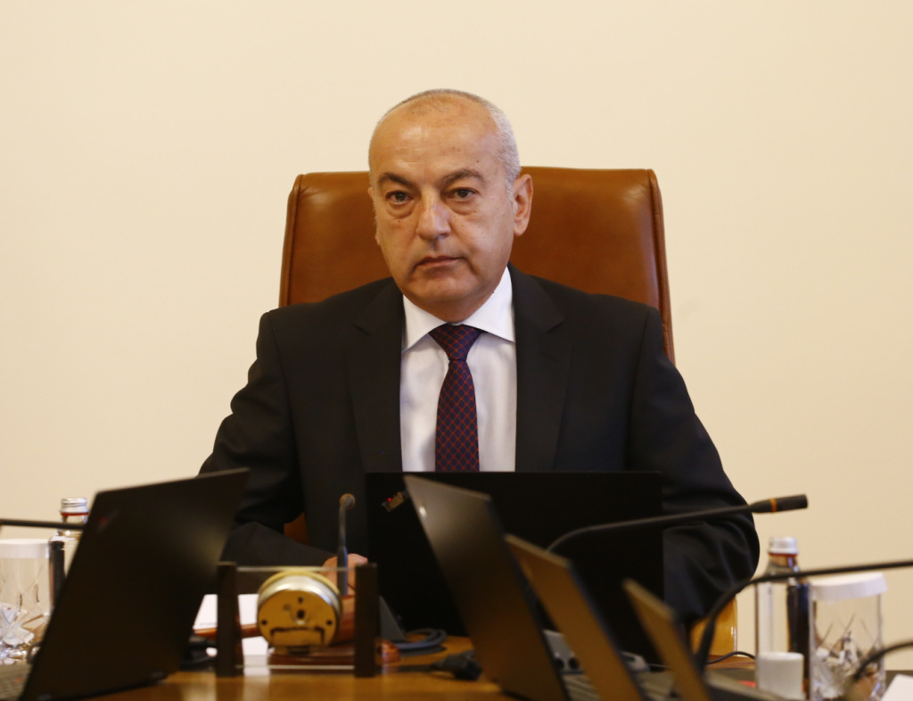 Служебният премиер върна уволнена от Петков шефка важна институция 