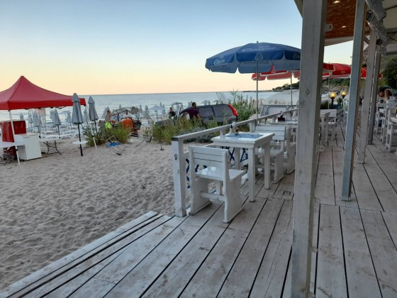 Поредна простотия сащиса туристите на красивия плаж Кранево СНИМКИ