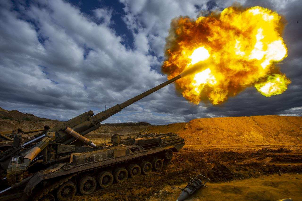 ВИДЕО от войната: Точен артилерийски удар по укрепленията на ВСУ край Артьомовск