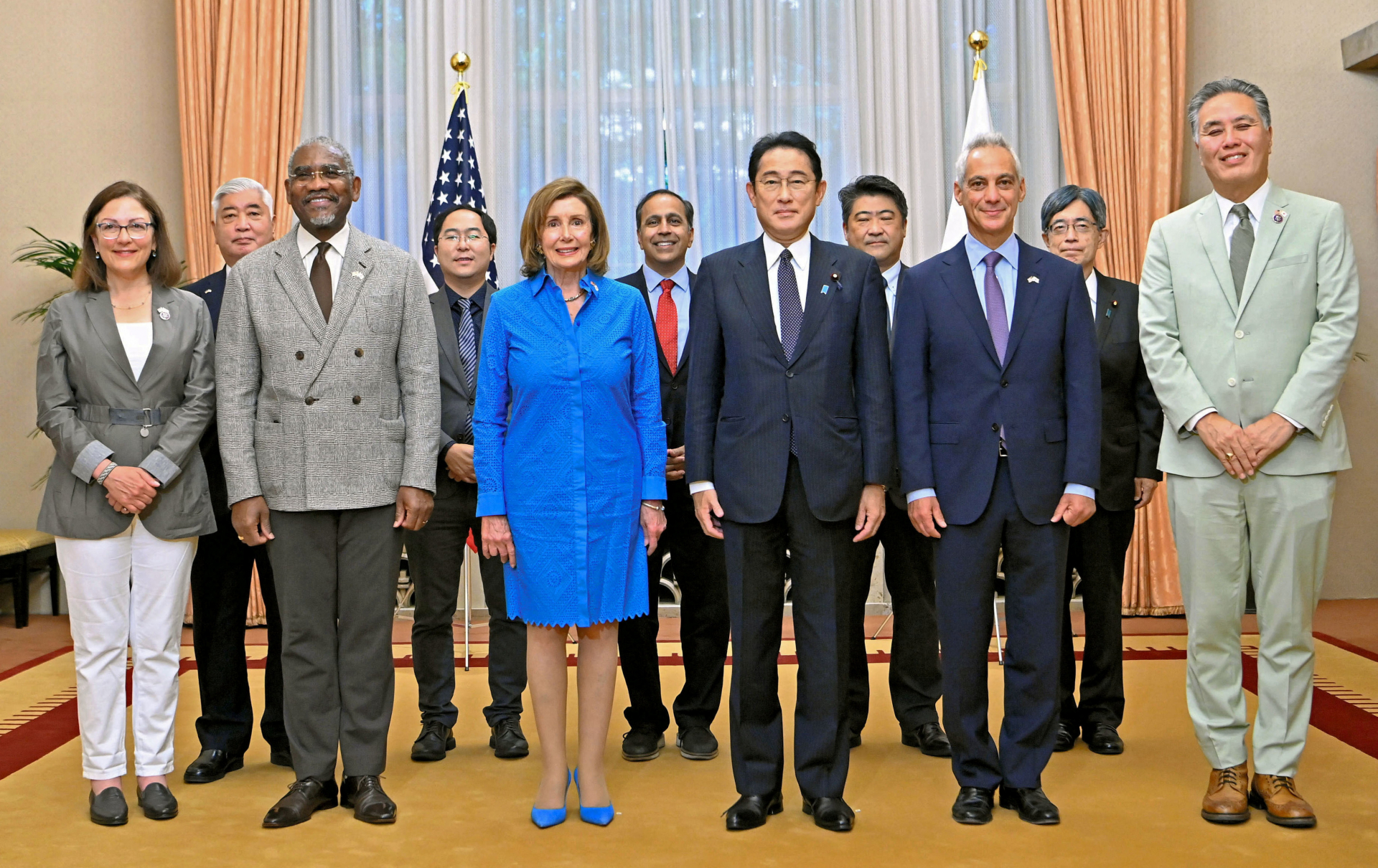 Японският премиер се срещна с Пелоси и порица Пекин СНИМКИ