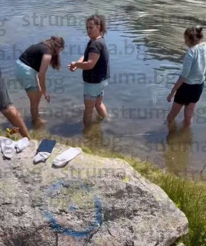 Румънски туристи се изкъпаха в езеро в Рила, а после... СНИМКИ 