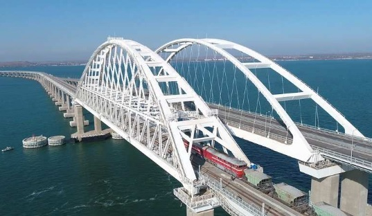 Експерт от Киев разкри новия сценарий за удар по Кримския мост, заобикаляйки руската ПВО