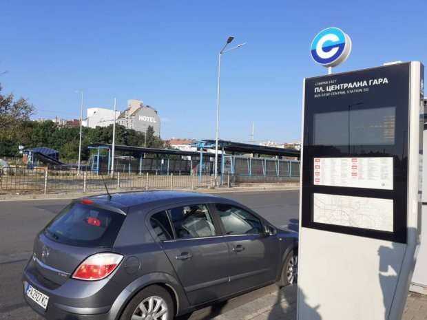Млада шофьорка от Пазарджик потресе столичани на Централна гара СНИМКА