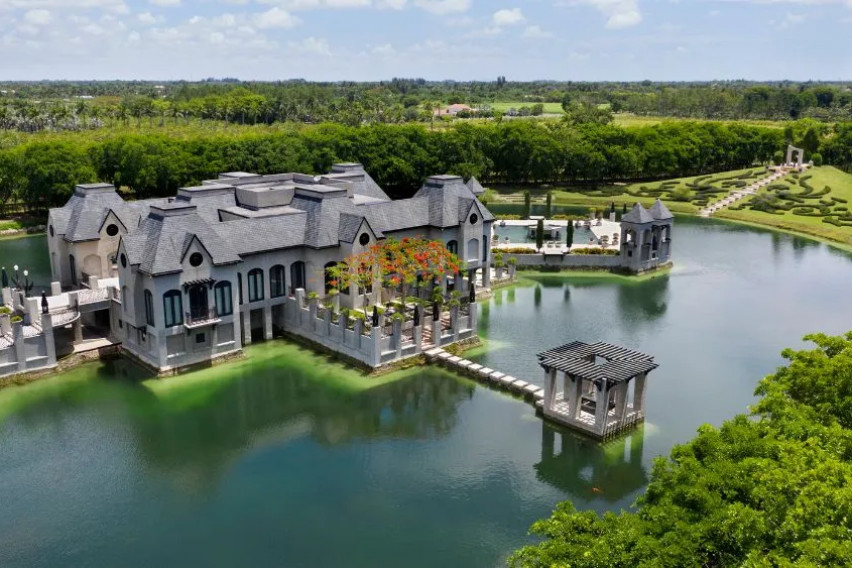 Този замък, построен върху сладководно езеро, може да бъде ваш за 19,7 милиона долара