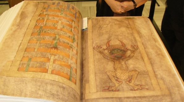 Зловещата легенда зад мистериозната книга "Кодекс Гигас" и какво пише в нея СНИМКИ