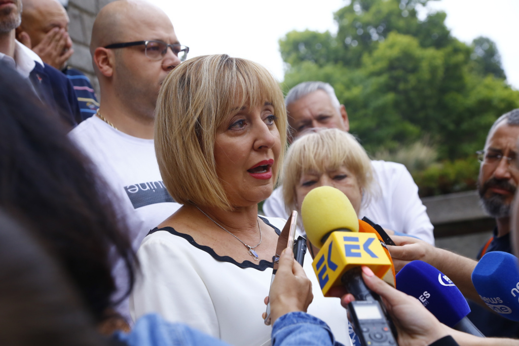 Манолова взе тежко решение как да участва "Изправи се, България!" в изборите СНИМКИ