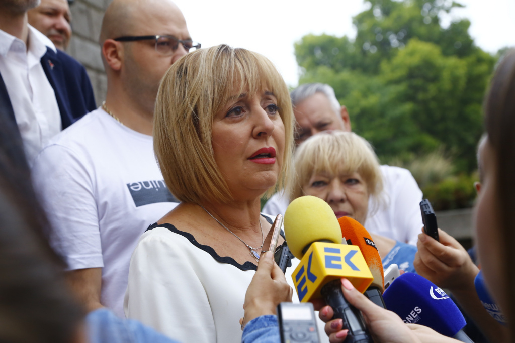 Манолова взе тежко решение как да участва "Изправи се, България!" в изборите СНИМКИ