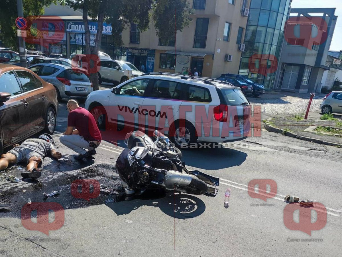 Адско меле в Бургас, моторист лежи на пътя СНИМКИ
