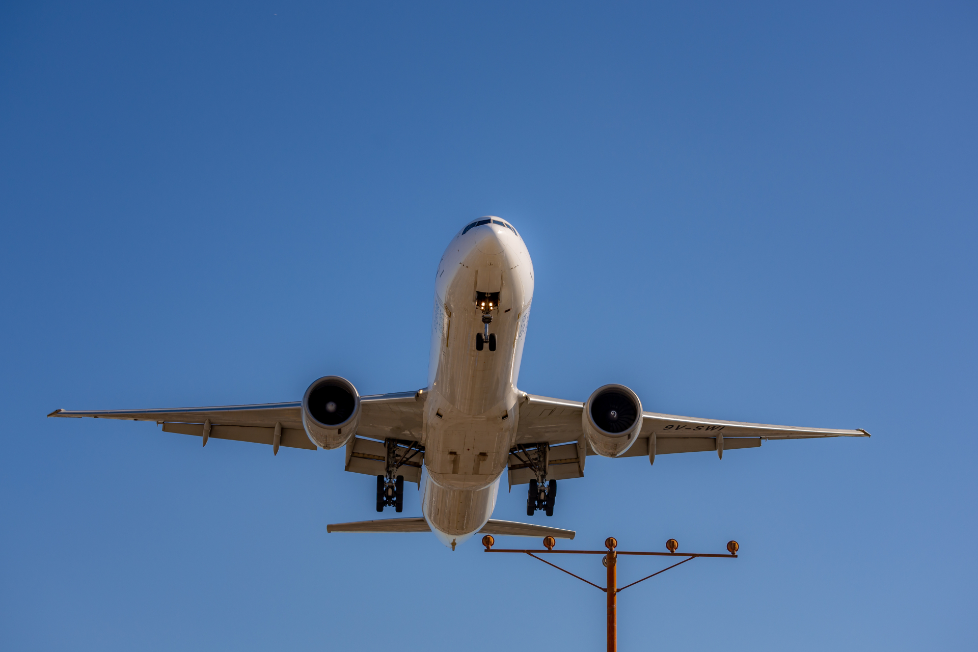 Авиокомпания захвърли българи в друга държава, вместо да ги прибере в София 