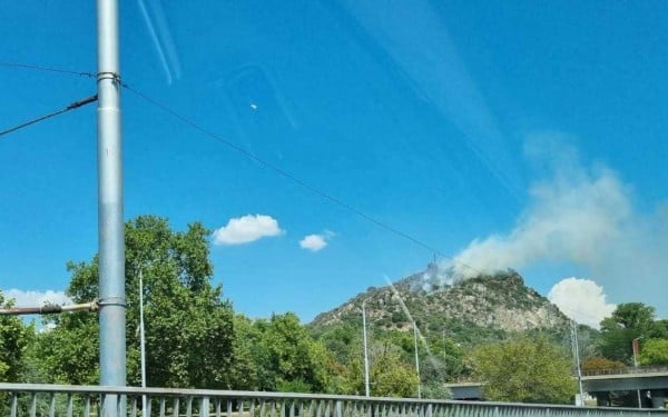 Зрелищно ВИДЕО от пожара в Пловдив! Огнените езици захапаха...