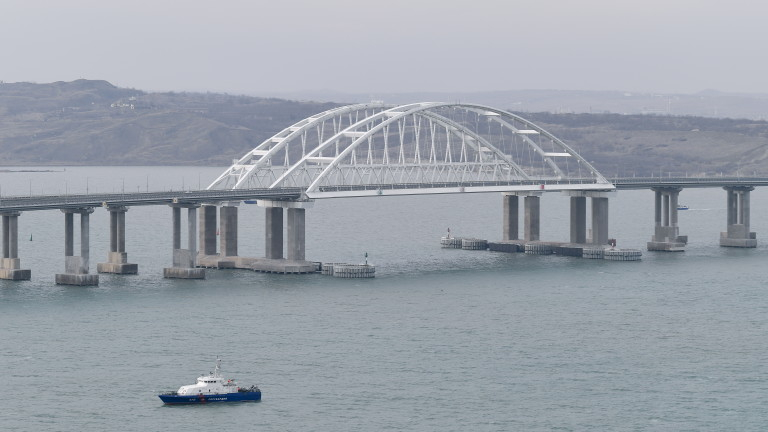 Военен анализатор: Ако удари Кримския мост, Зеленски ще поеме по чехли към "Деня на Страшния съд"