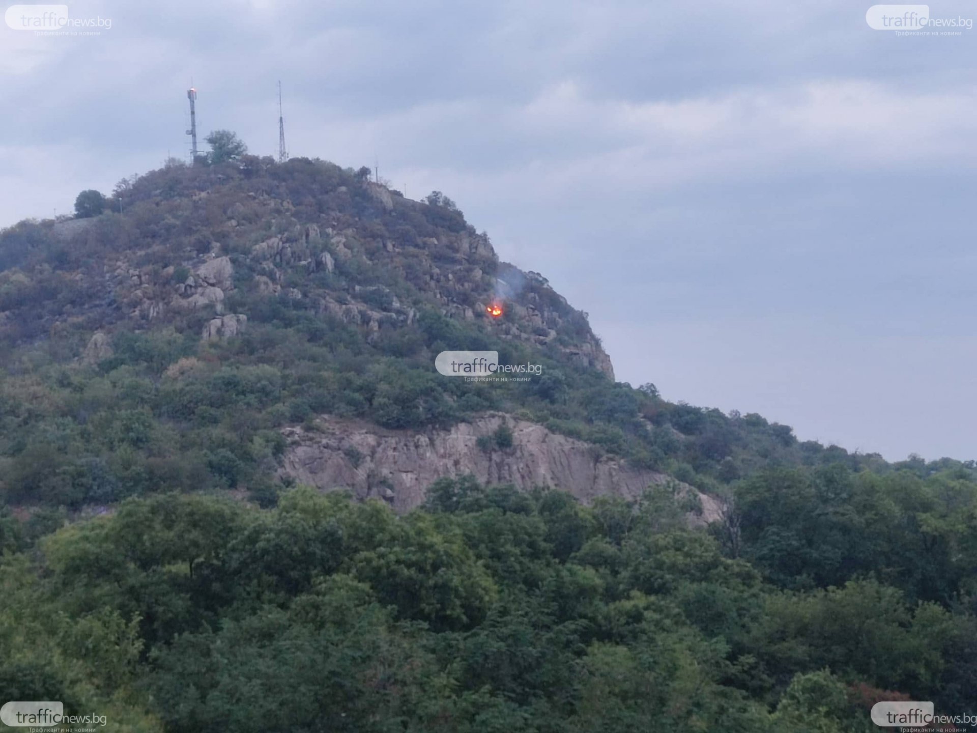 Нов огнен ад в Пловдив! Младежкият хълм отново пламна