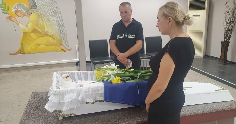 Мъката е огромна: Украинката Олга дойде в България, за да опази бебето си, накрая го погреба 