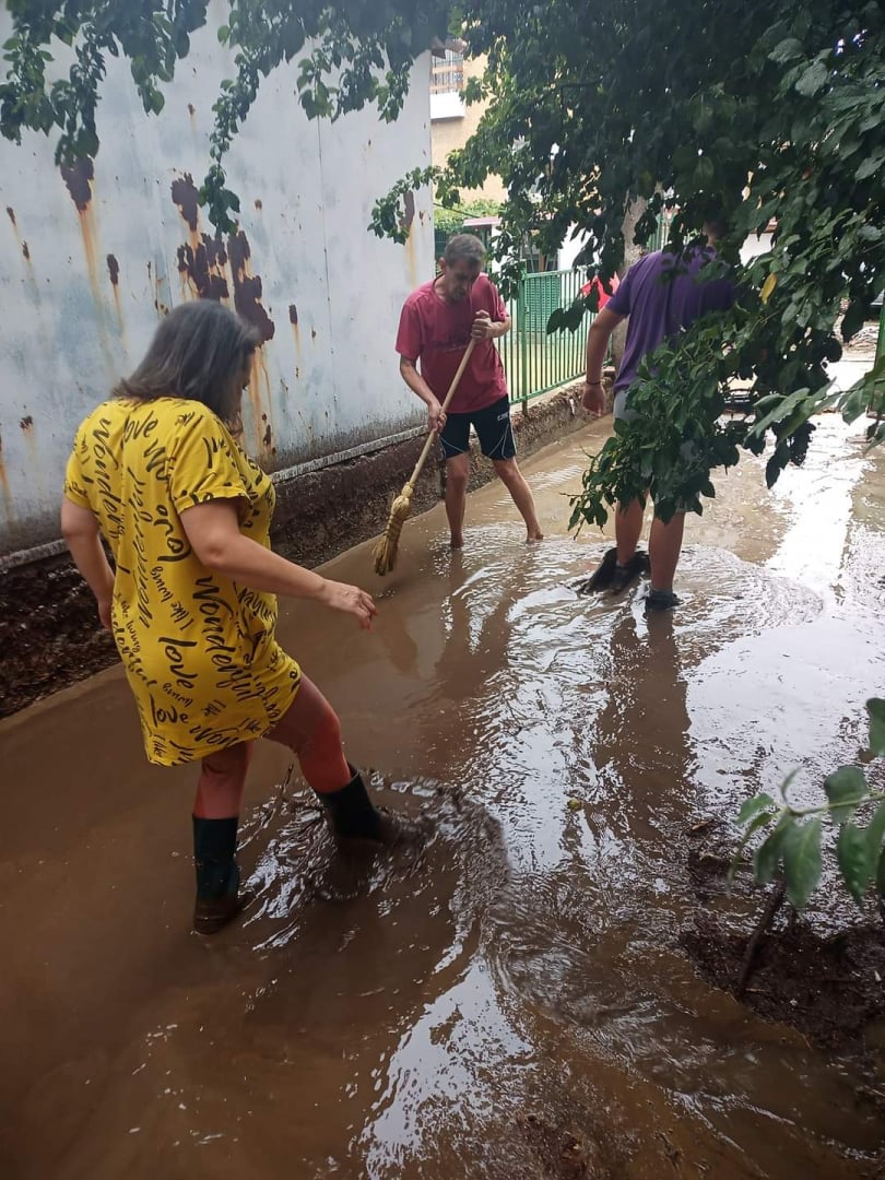 Апокалиптични КАДРИ от потопа в Карлово 