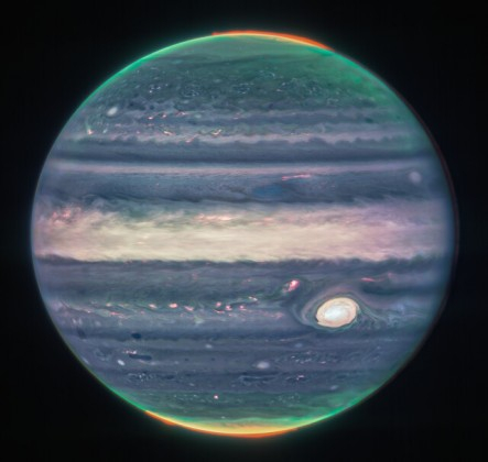 Удивителни СНИМКИ от Юпитер слисаха учените