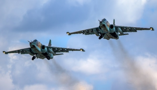 ВИДЕО от войната: Показаха как украински Су-25 атакуват вражески позиции