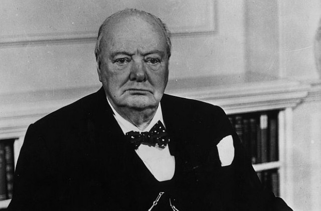 Крими мистерия с историческа СНИМКА на Чърчил от хотел в Канада