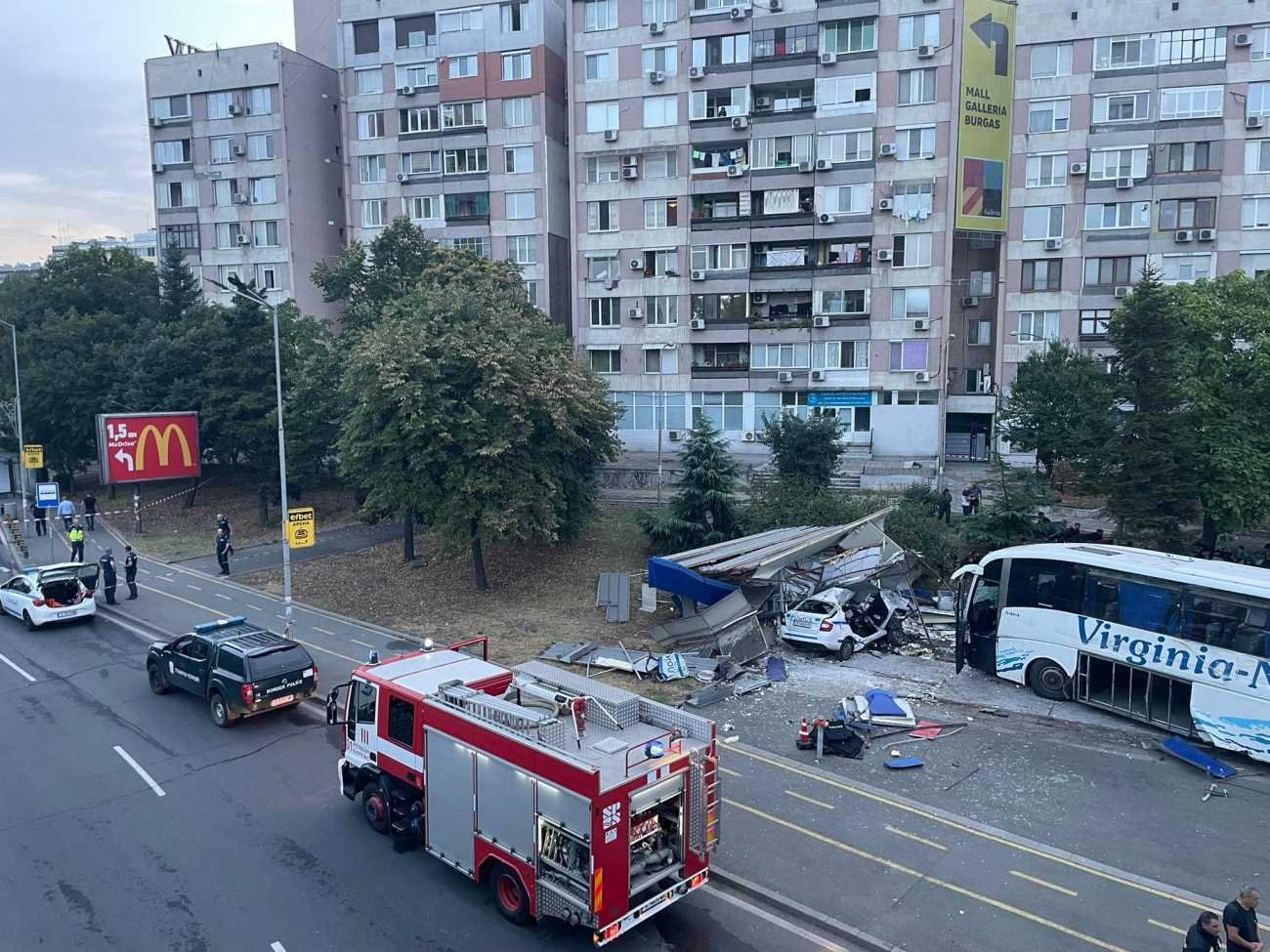 Ето причината за фаталното меле с двама полицаи при гонка с мигранти в Бургас СНИМКИ 18+